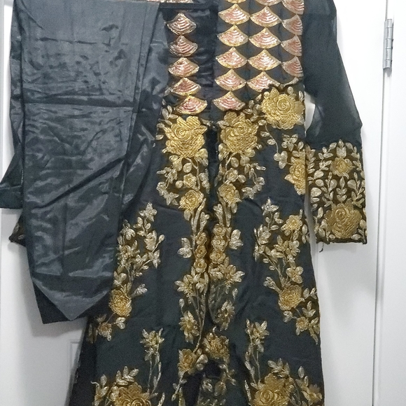 Indian suit - Picture 2 of 2